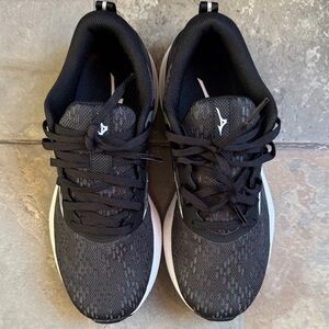 Mizuno womanBlack Athletic Running Shoes